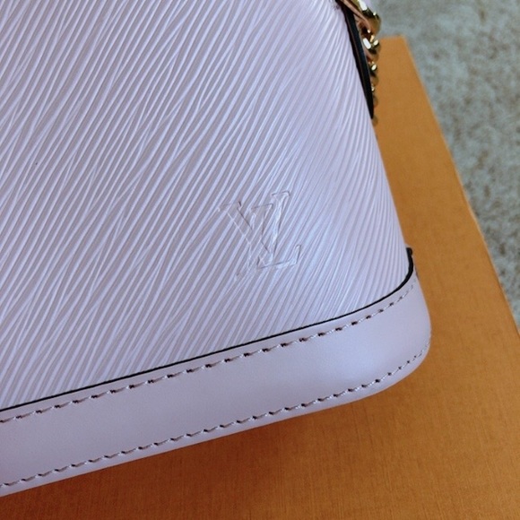 Louis Vuitton, Alma mini bag - Picture 9 of 13